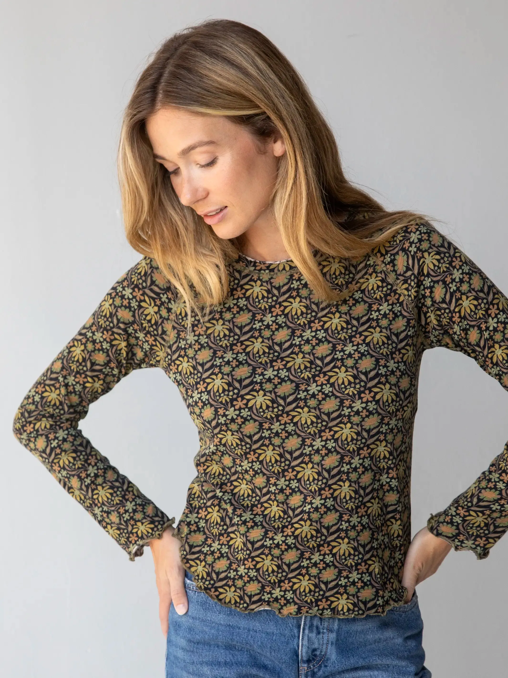 Lily Cotton Long Sleeve Tee Shirt - Tan Daisies Floral