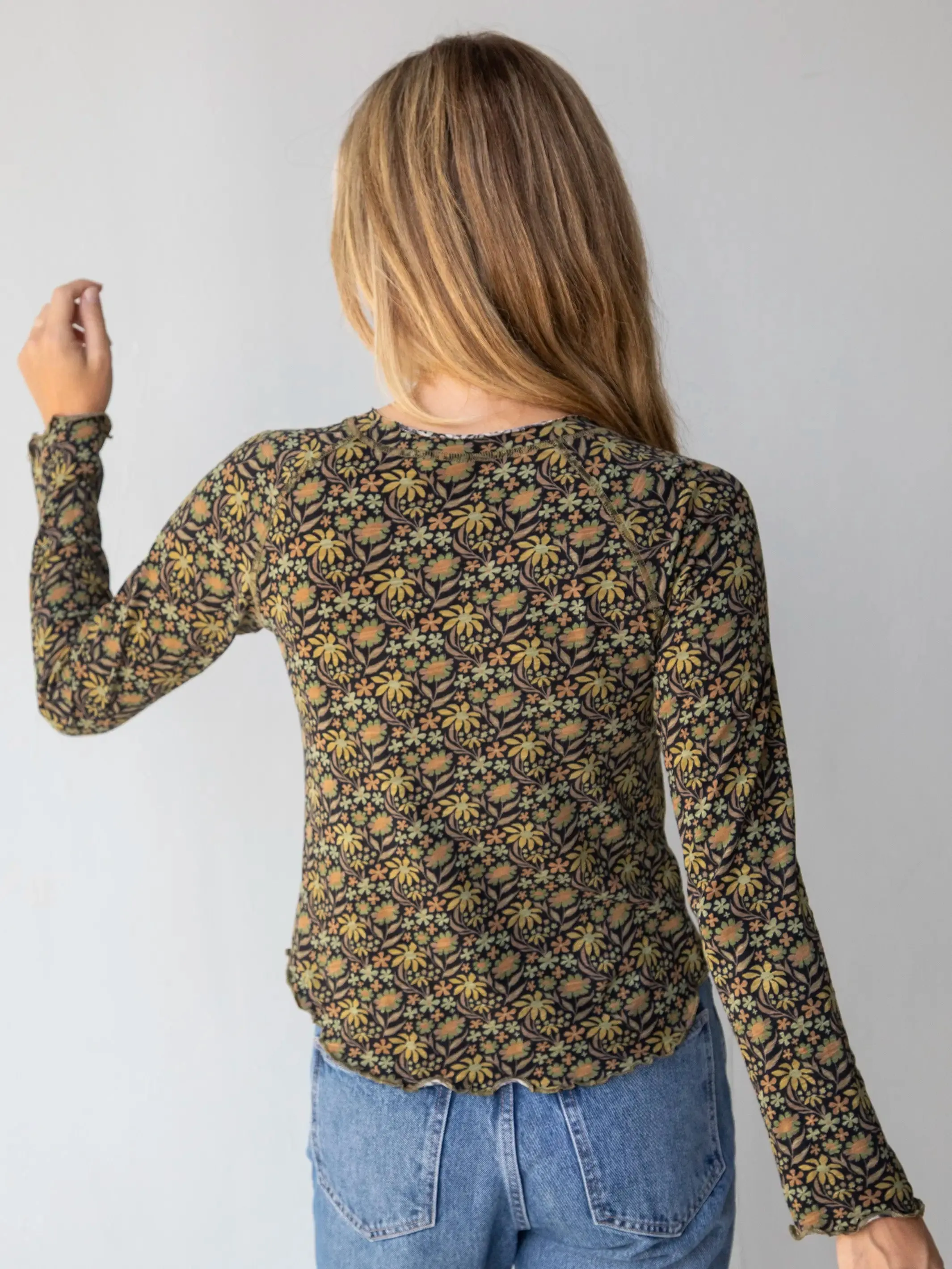 Lily Cotton Long Sleeve Tee Shirt - Tan Daisies Floral