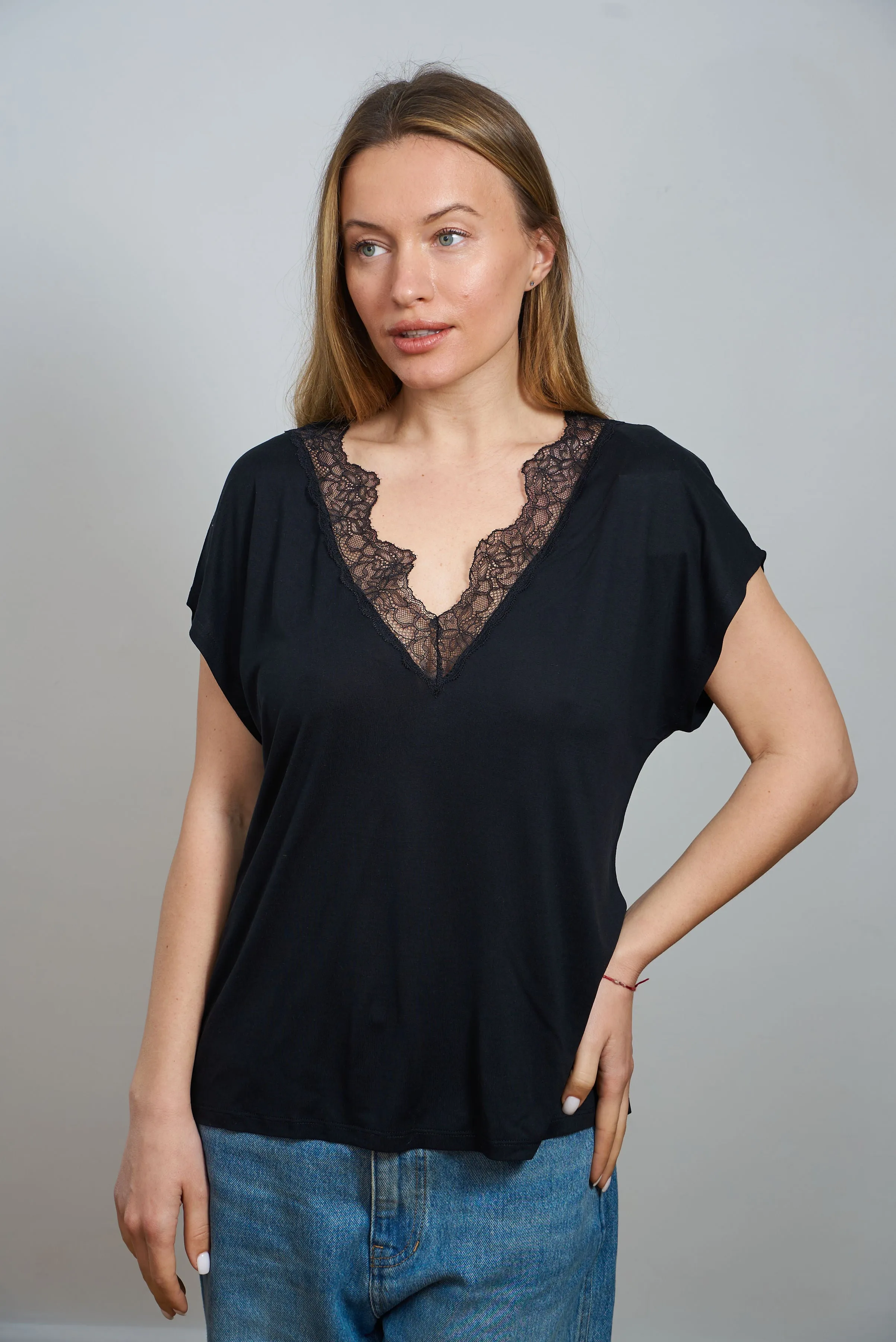 Silk Hand-Dyed Lace Trim V-Neck in Noir